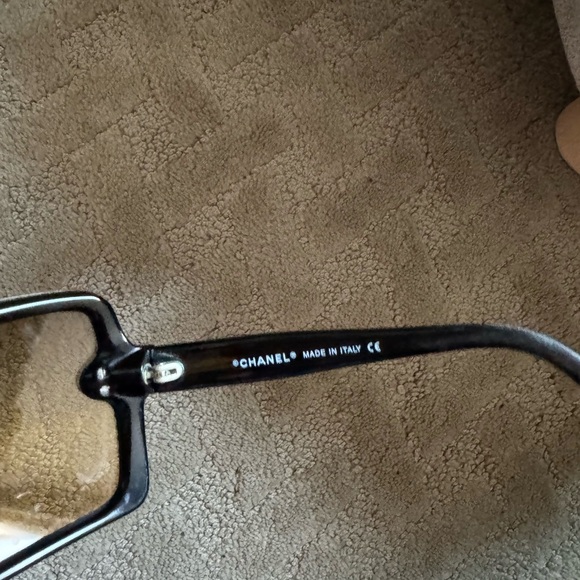Chanel sunglasses - Picture 4 of 5